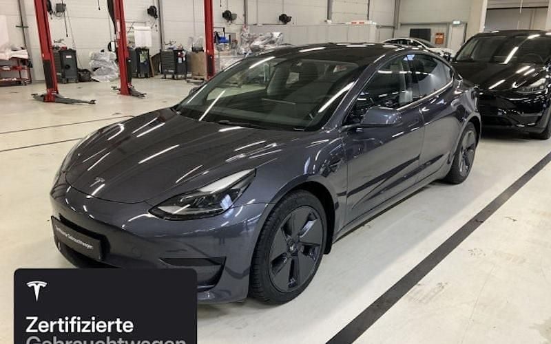 Silber Gebraucht 2021 Tesla Model 3 Standard Range Limousine | 23.800 € (Fairer Preis) - Bild 1/4