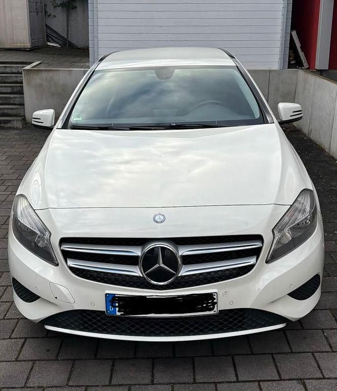 Gebraucht Mercedes A180 122 PS (89 kW) 2013 Weiß Limousine