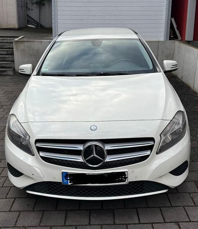 Weiß Gebraucht 2013 Mercedes A180 Limousine | 8.500 € (Superpreis) - Bild 1/4