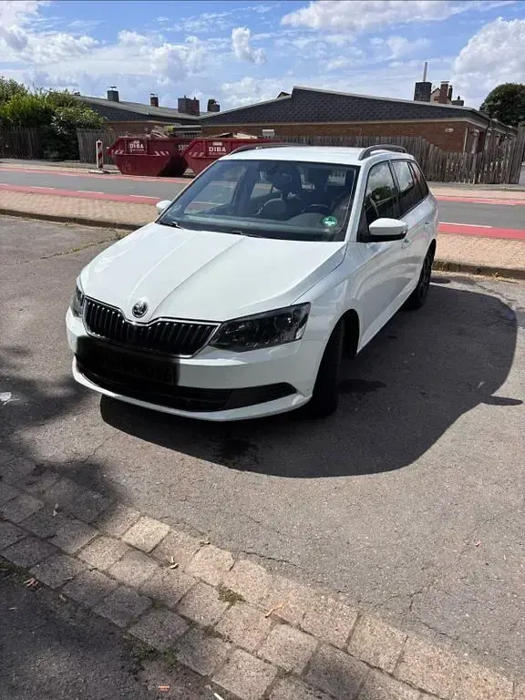 Gebraucht Skoda Fabia Ambition 90 PS (66 kW) 2015 Weiß Kombi