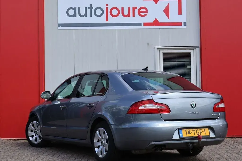 Gebraucht Skoda Superb Business Line 105 PS (77 kW) 2012 Grau Limousine