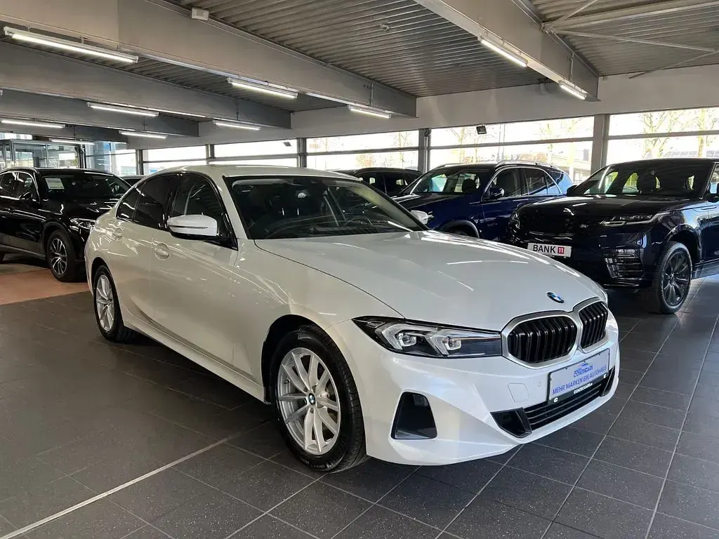 Gebraucht BMW 320 Shadowline 190 PS (139 kW) 2023 Weiß Limousine