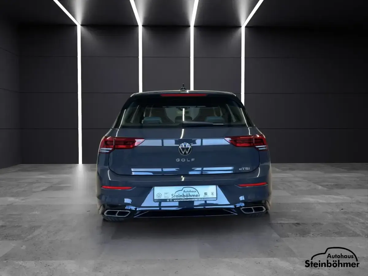 Gebraucht VW Golf VIII R-line 131 PS (96 kW) 2024 Uranograu (grau) Limousine