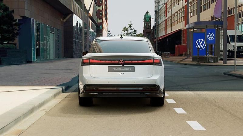 Neu VW ID.7 Pro 210 kW (286 PS) 2025 Gletscherweiß metallic / schwa Kleinwagen