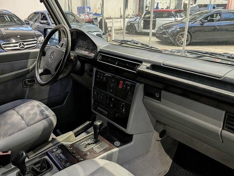 Gebraucht Mercedes G300 177 PS (130 kW) 1996 Schwarz SUV