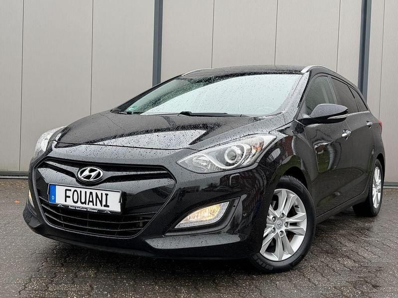 Gebraucht Hyundai i30 Style 128 PS (94 kW) 2012 Schwarz Limousine