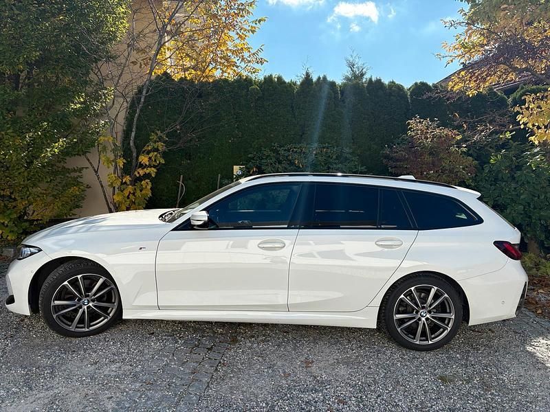 Gebraucht BMW 320e M Sport 2022 Weiß Kombi