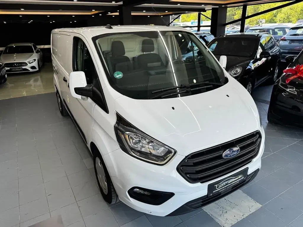 Gebraucht Ford Transit Custom 131 PS (96 kW) 2021 Frozen white Van / Kleinbus