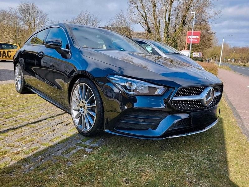 Schwarz Gebraucht 2020 Mercedes CLA200 Shooting Brake AMG line Kombi | 25.000 € - Bild 1/4