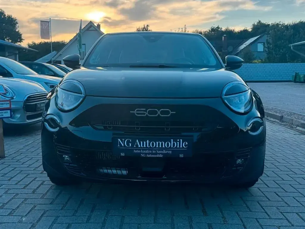 Gebraucht Fiat 600 Style 101 PS (74 kW) 2024 Schwarz SUV