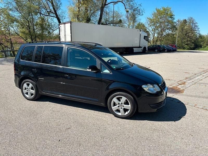Second-hand VW Touran United 140 CP (102 kW) 2007 Negru Monovolum