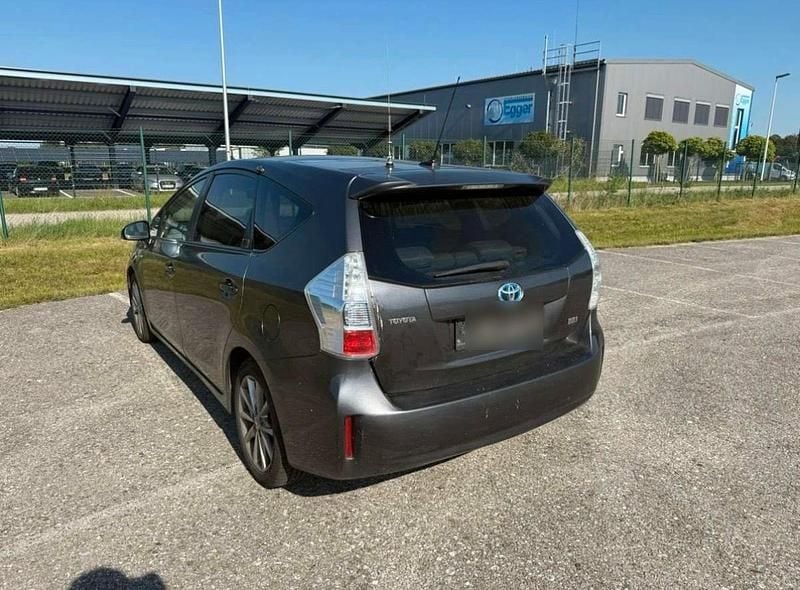 Silber Gebraucht 2012 Toyota Prius+ Plus Van / Kleinbus | 7.990 € (Guter Preis) - Bild 1/4