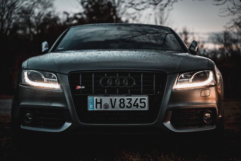 Grau Gebraucht 2010 Audi S5 Design Coupé | 15.999 € - Bild 1/4