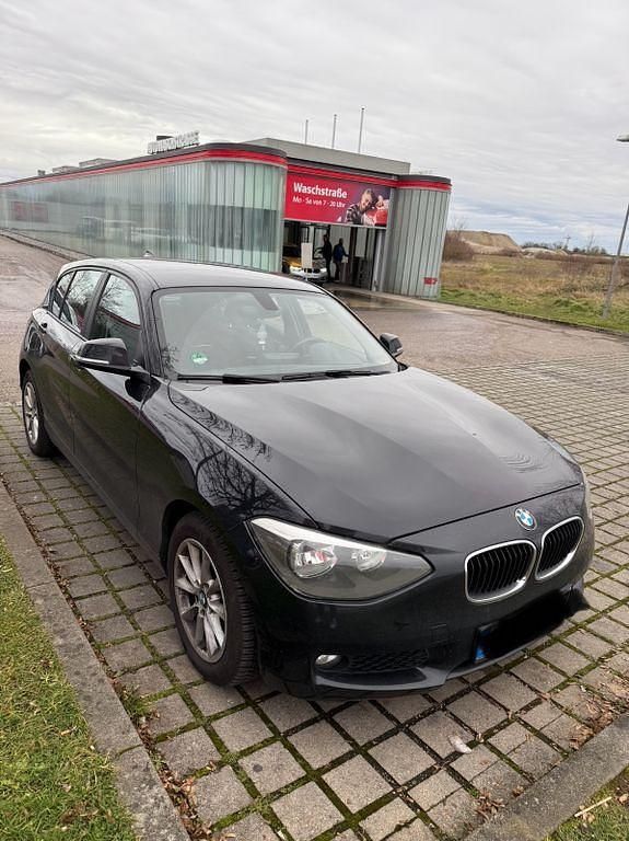 Schwarz Gebraucht 2013 BMW 116 Kleinwagen | 5.850 € (Guter Preis) - Bild 1/4