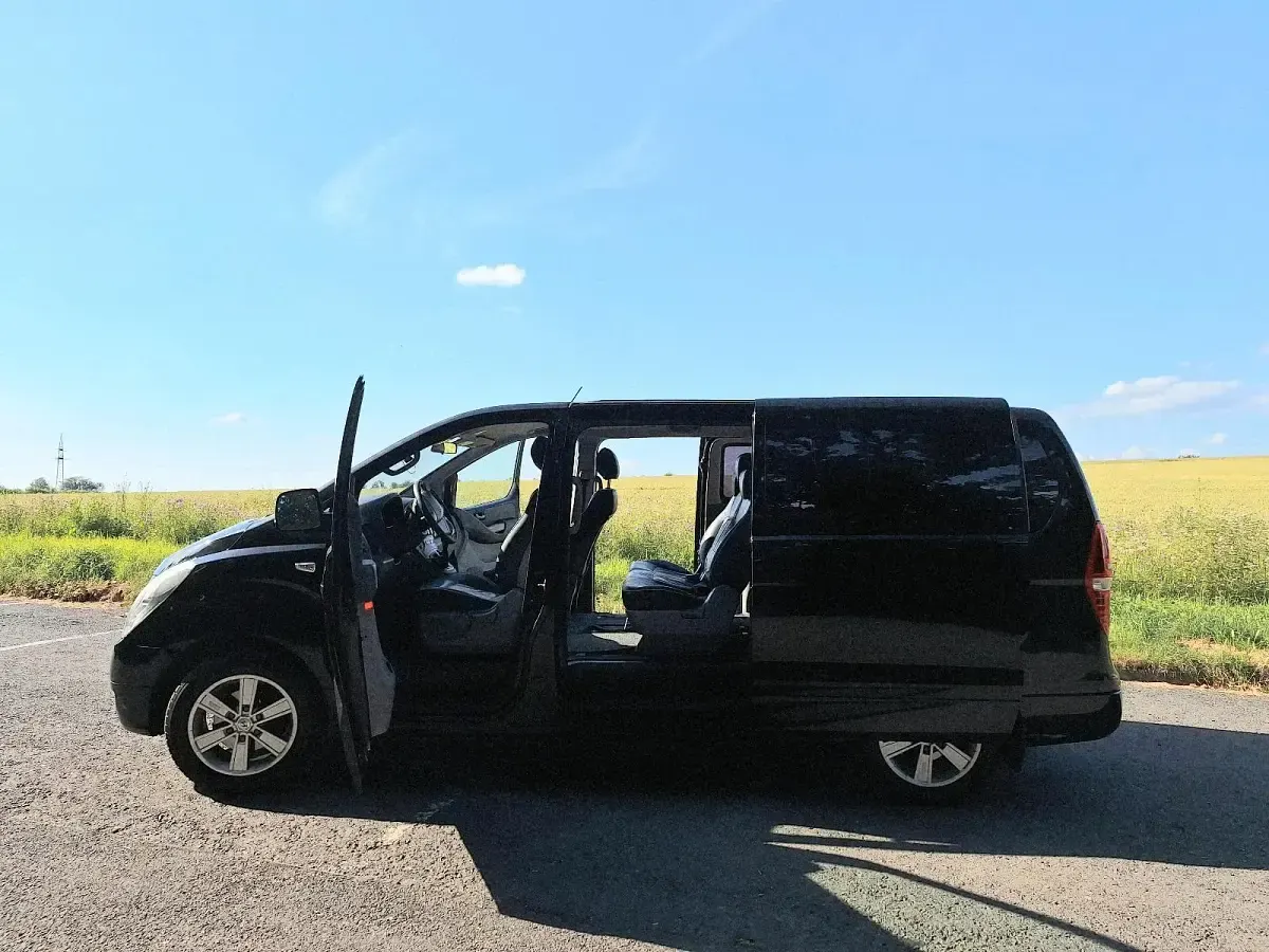 Gebraucht Hyundai H-1 170 PS (125 kW) 2011 Schwarz Van / Kleinbus