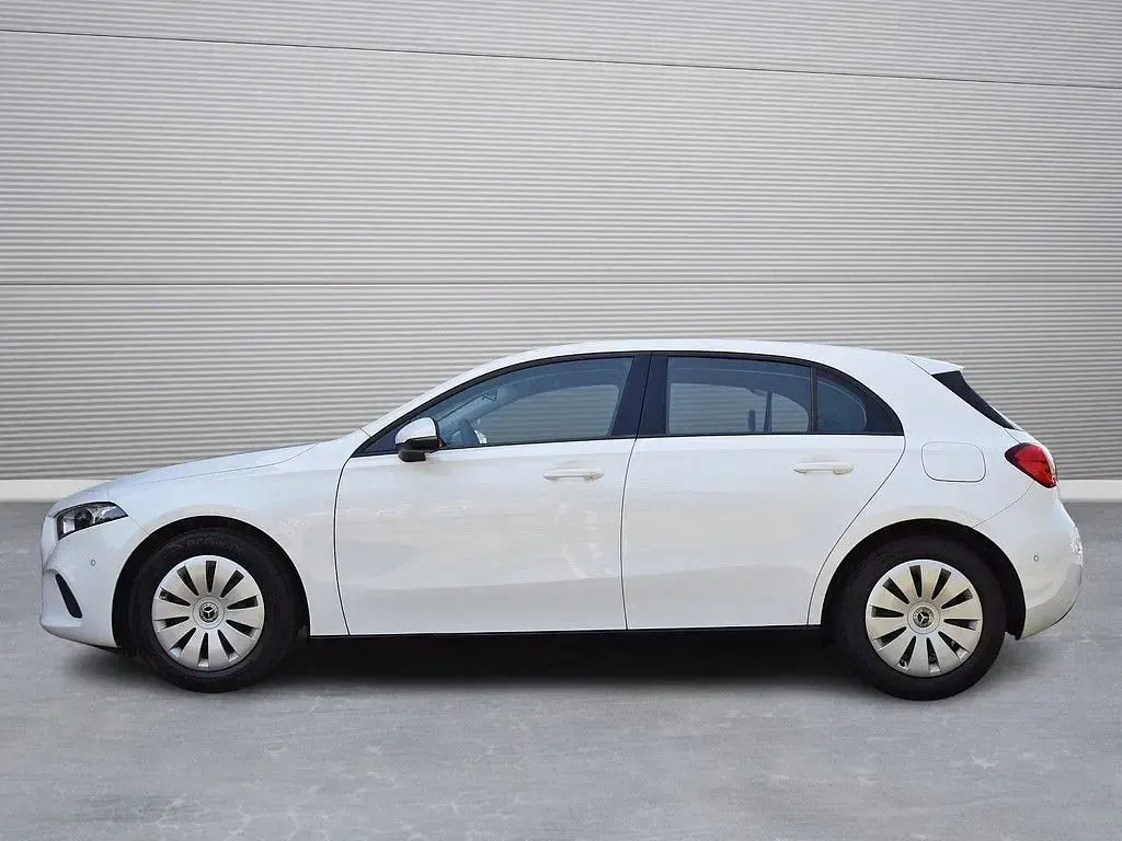 Gebraucht Mercedes A180 116 PS (85 kW) 2022 Weiß Limousine