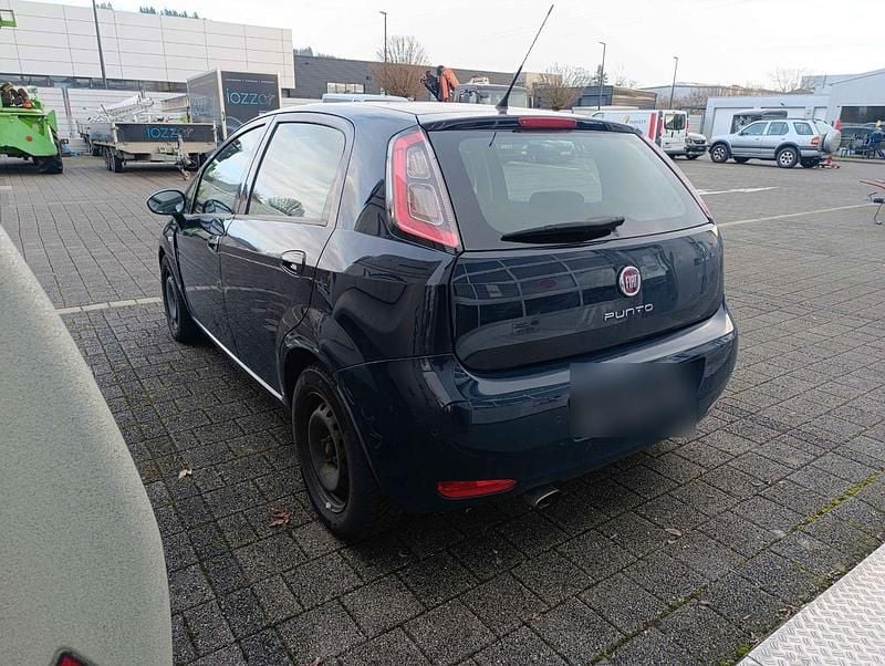 Gebraucht Fiat Punto Evo 84 PS (61 kW) 2015 Blau Kleinwagen