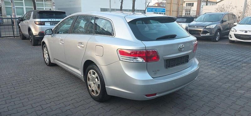 Gebraucht Toyota Avensis Sol 147 PS (108 kW) 2010 Silber Kombi