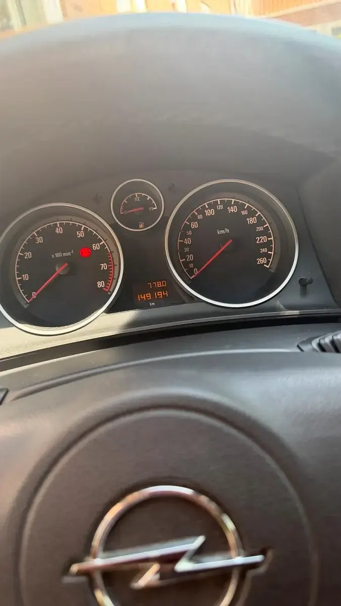 Gebraucht Opel Astra 110 PS (80 kW) 2009 Silber Coupé