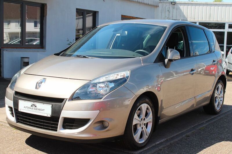 Braun Gebraucht 2010 Renault Scénic III Dynamique Van / Kleinbus | 6.990 € (Fairer Preis) - Bild 1/4