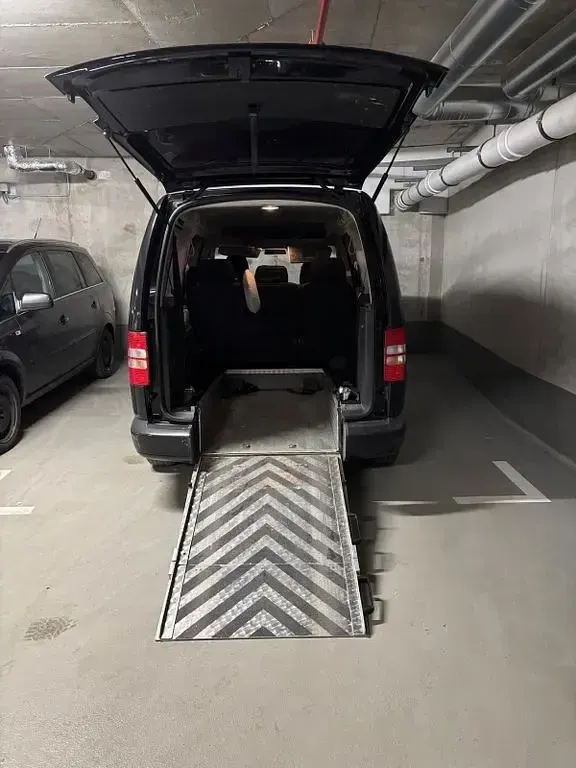 Gebraucht VW Caddy 102 PS (75 kW) 2015 Schwarz Van / Kleinbus
