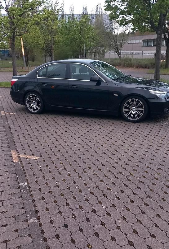 Gebraucht BMW 523 190 PS (139 kW) 2007 Schwarz Limousine