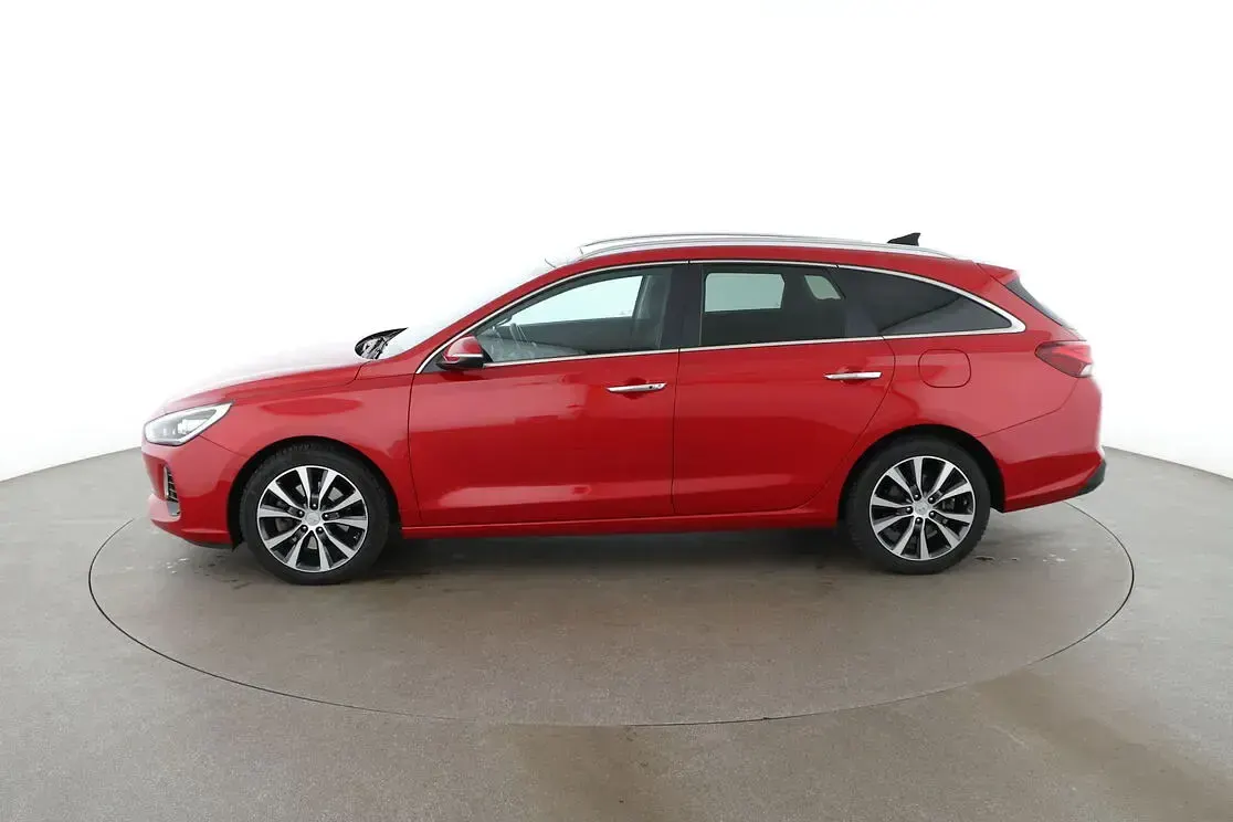 Gebraucht Hyundai i30 Style 140 PS (102 kW) 2017 Rot Kombi