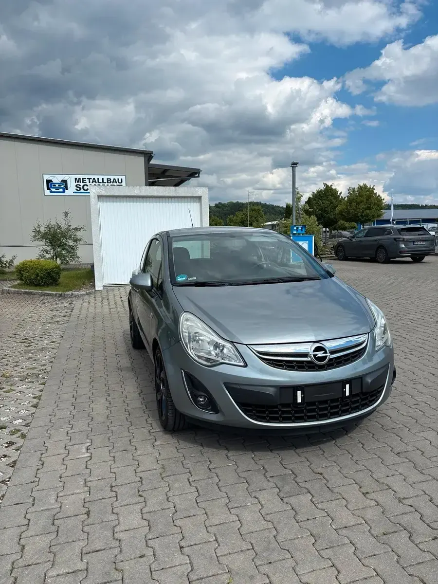 Gebraucht Opel Corsa 101 PS (74 kW) 2011 Silber Kleinwagen