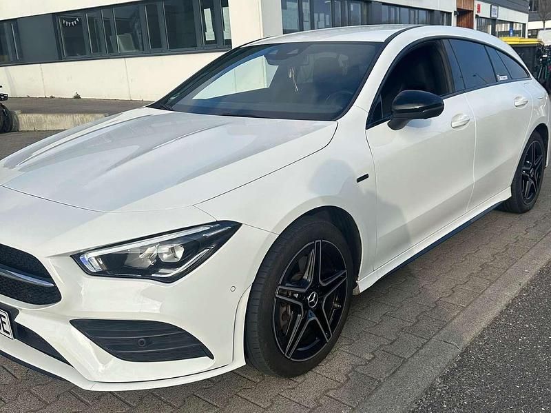 Weiß Gebraucht 2020 Mercedes CLA250e Shooting Brake Edition Kombi | 23.500 € (Etwas zu teuer) - Bild 1/4