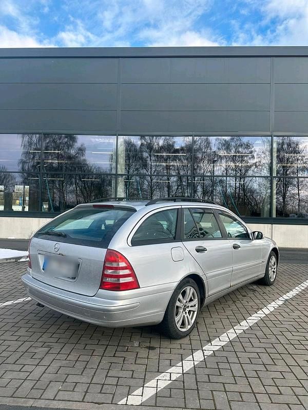 Weiß Gebraucht 2003 Mercedes C180 Kombi | 1.700 € (Guter Preis) - Bild 1/4