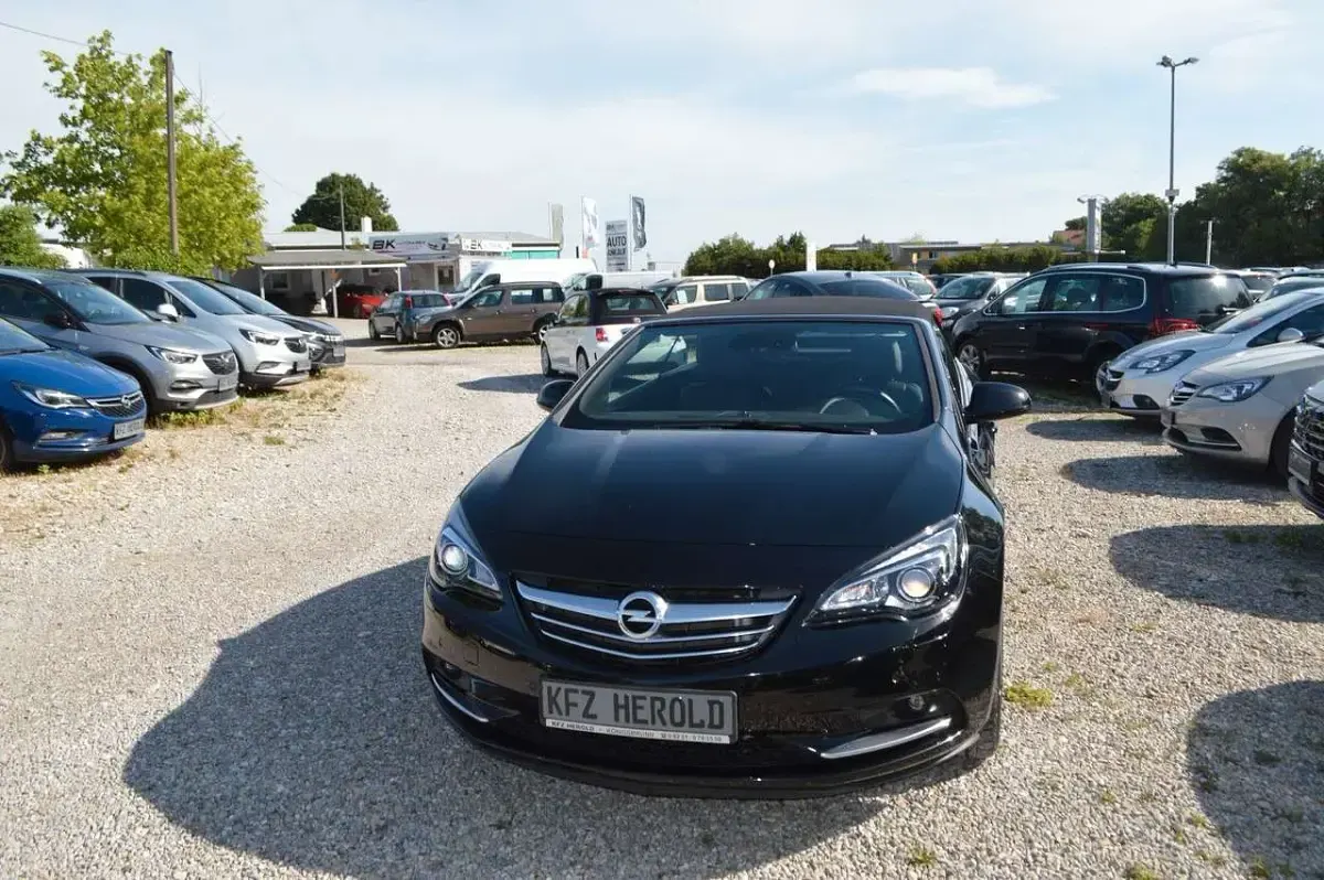 Gebraucht Opel Cascada Innovation 140 PS (102 kW) 2018 Schwarz Cabrio