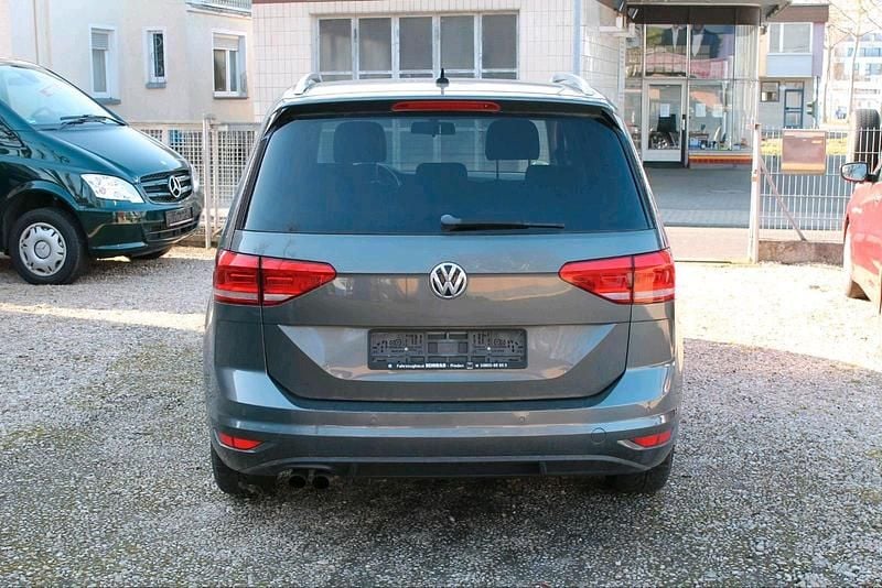 Gebraucht VW Touran Comfortline 150 PS (110 kW) 2016 Grau Van / Kleinbus