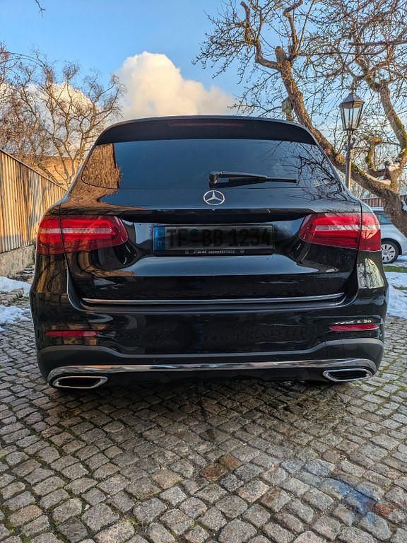 Gebraucht Mercedes GLC350 256 PS (188 kW) 2019 Schwarz SUV
