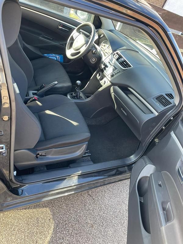 Gebraucht Suzuki Swift 94 PS (69 kW) 2013 Schwarz Kleinwagen