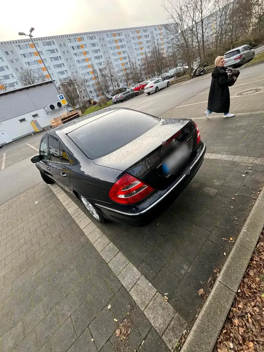 Gebraucht Mercedes E240 180 PS (132 kW) 2002 Blau Limousine