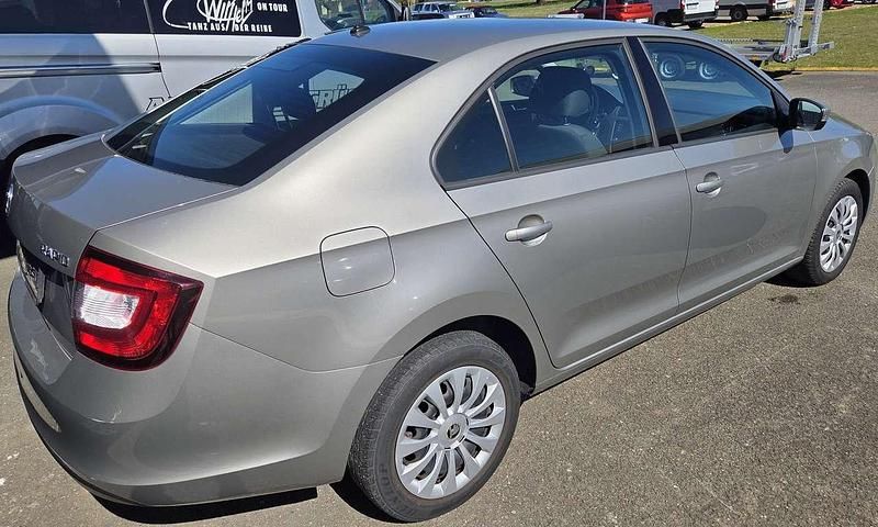 Gebraucht Skoda Rapid Active 95 PS (69 kW) 2019 Cappuccinobeige metallic Kleinwagen