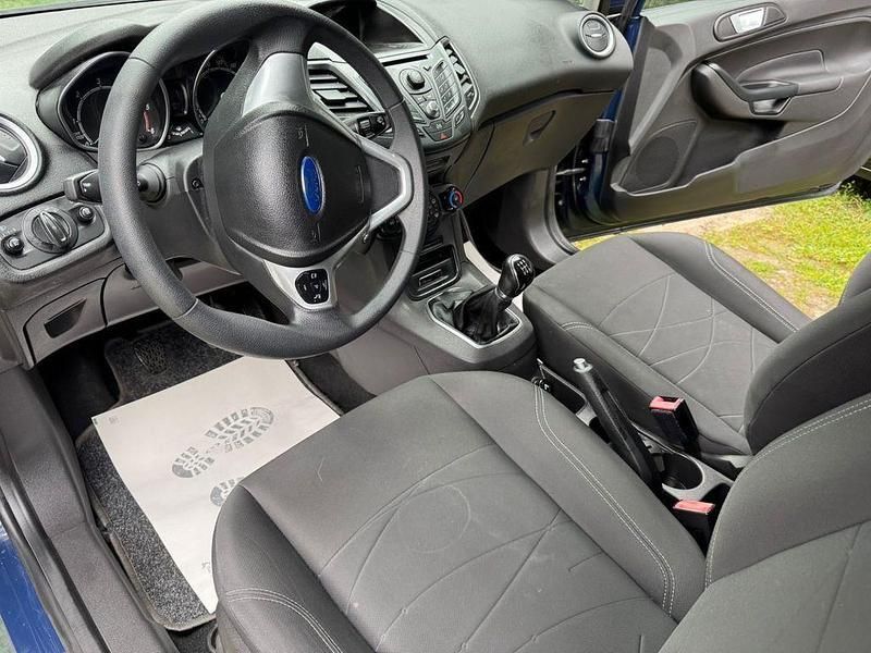 Gebraucht Ford Fiesta Trend 75 PS (55 kW) 2013 Blau Kleinwagen