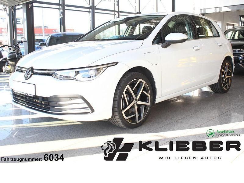 Weiß Gebraucht 2020 VW Golf VII Style Limousine | 19.970 € (Fairer Preis) - Bild 1/4