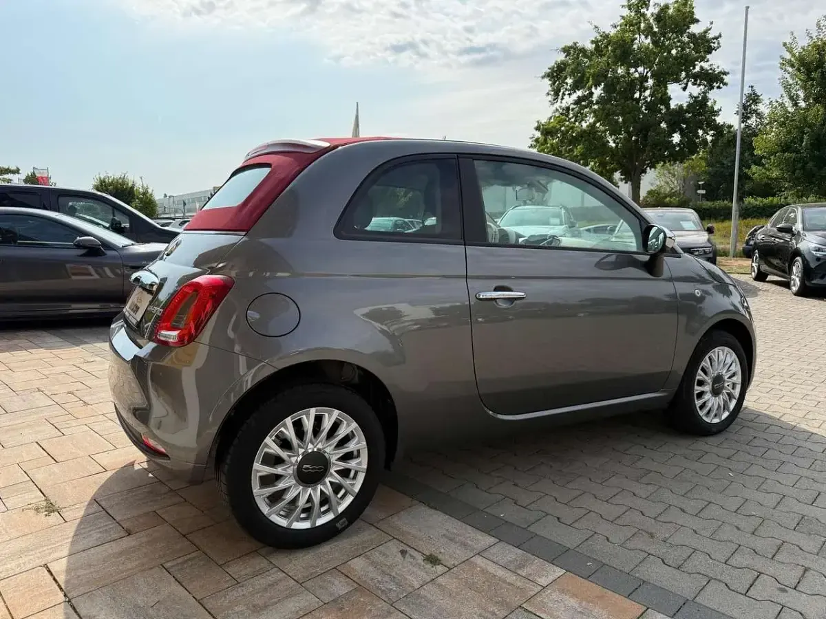 Gebraucht Fiat 500C Basis 69 PS (50 kW) 2023 Pompei grau / verdeck rot Cabrio