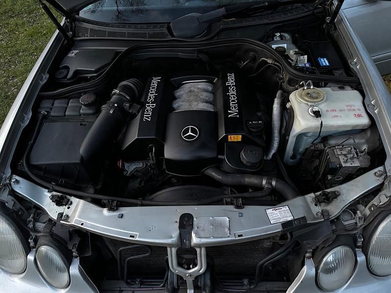 Gebraucht Mercedes CLK320 220 PS (161 kW) 2000 Silber Coupé