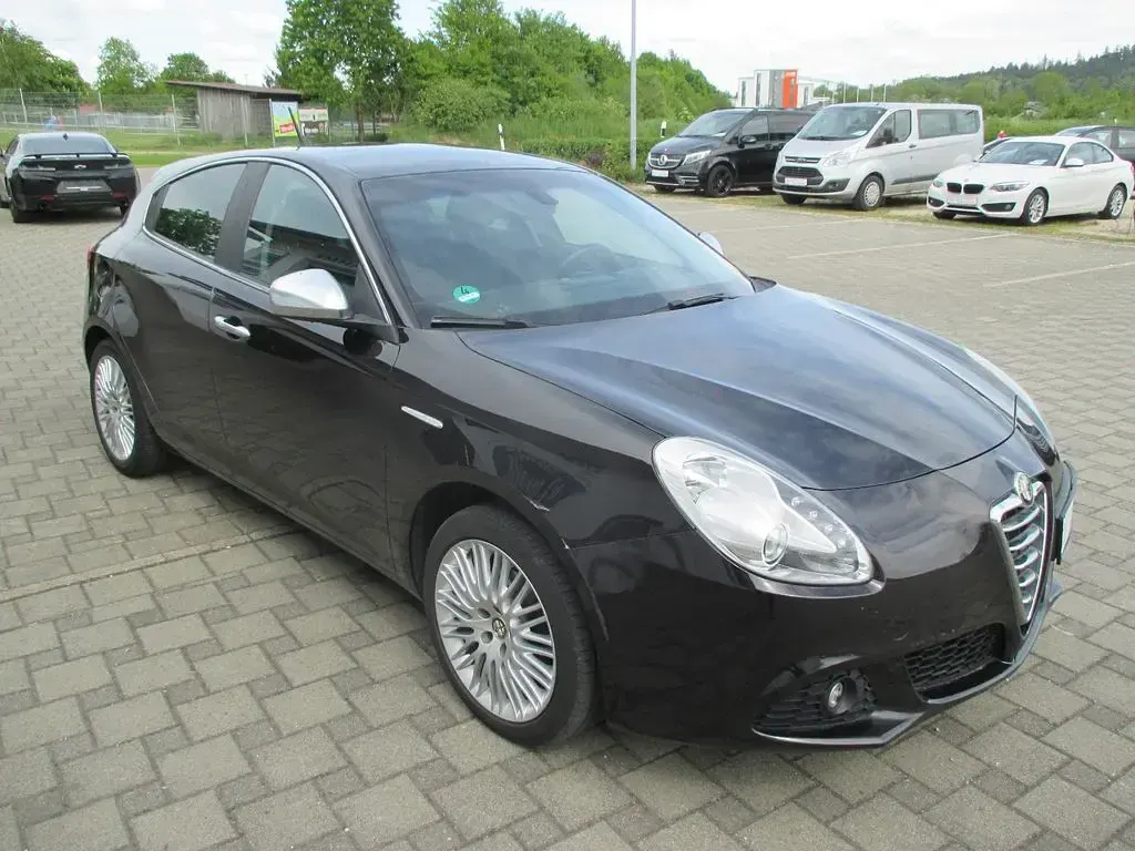 Gebraucht Alfa Romeo Giulietta Super 120 PS (88 kW) 2012 Schwarz Kleinwagen