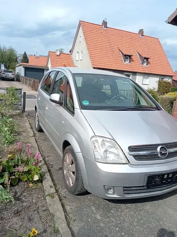 Gebraucht Opel Meriva Cosmo 101 PS (74 kW) 2004 Silber Van / Kleinbus