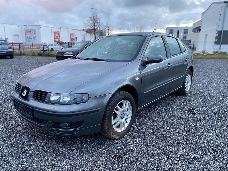 Grau Gebraucht 2002 Seat Leon Limousine | 999 € (Guter Preis) - Bild 1/4