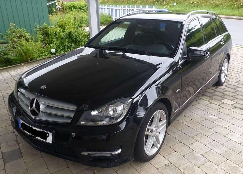 Schwarz Gebraucht 2012 Mercedes C180 Avantgarde Kombi | 7.990 € (Fairer Preis) - Bild 1/4