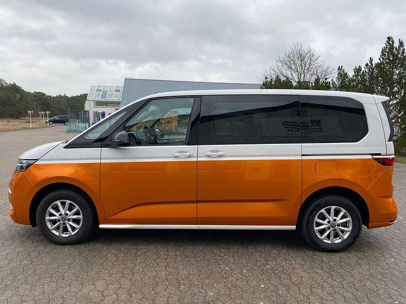 Second-hand VW Multivan 150 CP (110 kW) 2025 Alb Monovolum