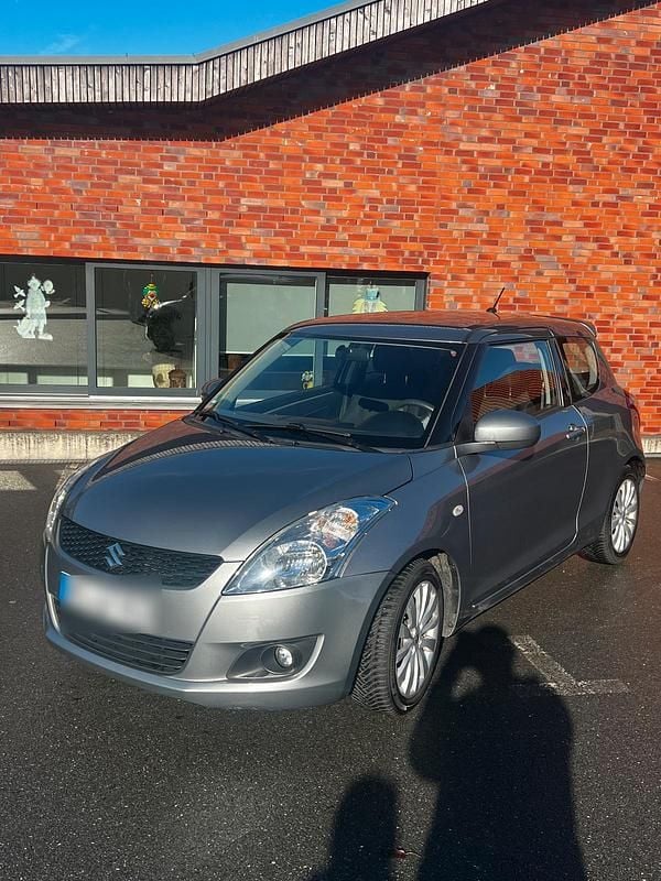 Grau Gebraucht 2012 Suzuki Swift Kleinwagen | 3.650 € (Fairer Preis) - Bild 1/4