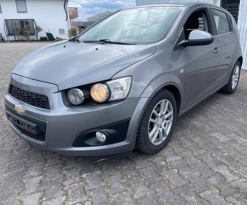 Andere außenfarben Gebraucht 2012 Chevrolet Aveo Limousine | 2.300 € - Bild 1/4