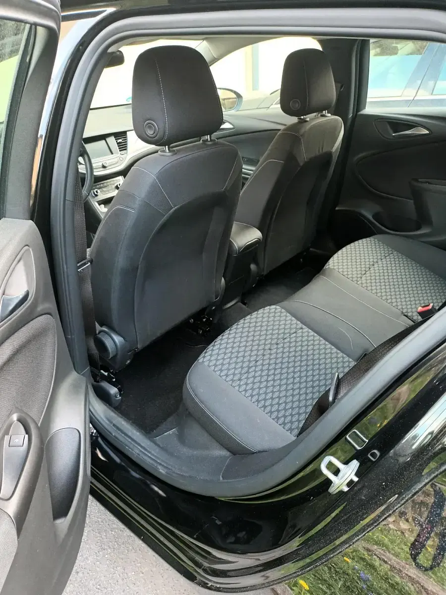 Gebraucht Opel Astra 131 PS (96 kW) 2022 Schwarz Kleinwagen