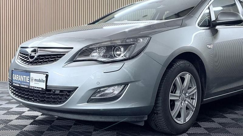 Gebraucht Opel Astra Innovation 140 PS (102 kW) 2011 Silber Limousine