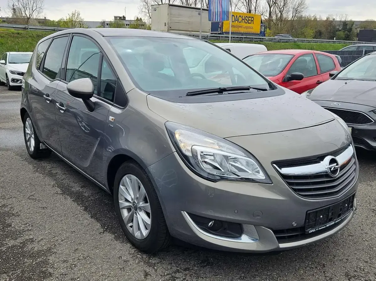 Gebraucht Opel Meriva drive 140 PS (102 kW) 2016 Muskatgrau/muskat braun(m2) Van / Kleinbus